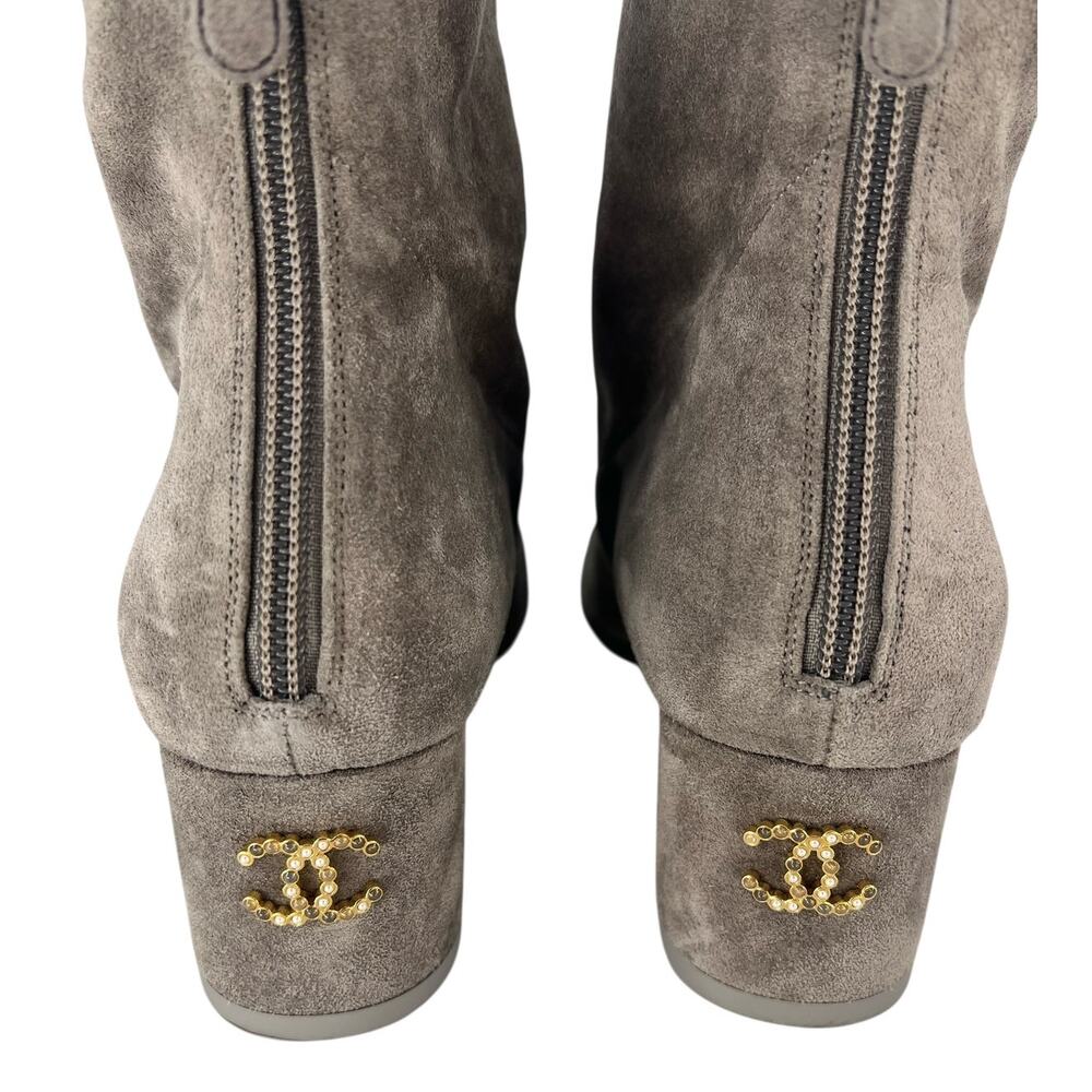 Chanel 2024 Cap Toe Interlocking CC Logo Suede Boots - Picture 11 of 16